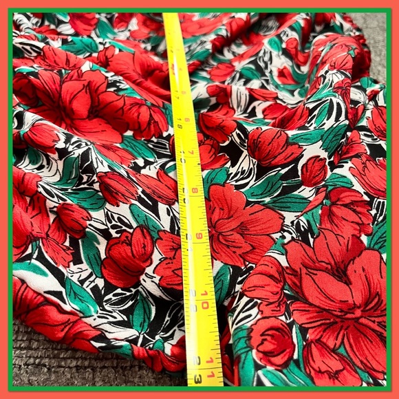 🎉EUC🎉Women’s Short Sleeve Pull Over Crop🎉 - Picture 4 of 5